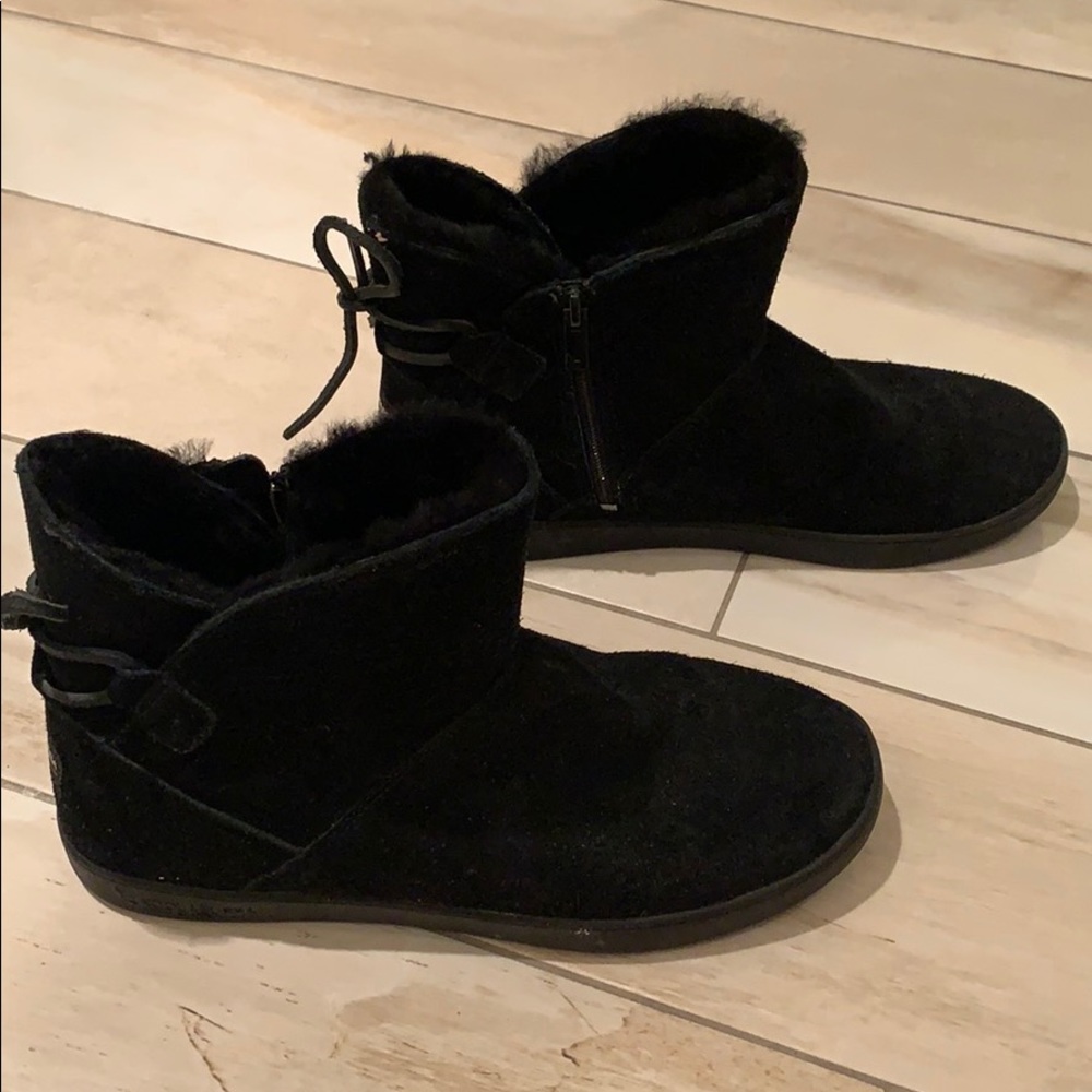 Black Koolaburra by UGG slipper boot